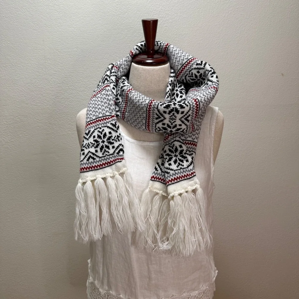 Maurices Fair Isle Nordic Knit Winter‎ Gray Black Red Tassel Fringe Scarf OS